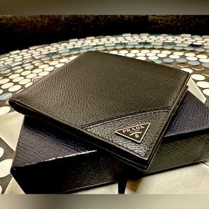 Prada wallet (men’s)